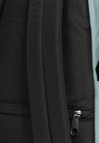 Eastpak DAY PAK'R - Malý batoh  - fume blue