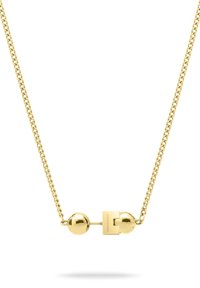 Guldkæde med to polerede sfæriske perler forbundet med en rektangulær lås, der er indgraveret med teksten "LIEBESKIND".