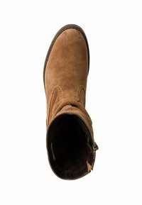 Bottines en suède marron avec un bout arrondi, texture douce et tige partiellement repliée. Elles disposent d'une fermeture éclair sur le côté.
