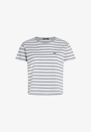 Grijs en wit horizontaal gestreept T-shirt met korte mouwen, met een kleine geborduurde lachende gezicht met een zonnebril op de linkerkant van de borst.