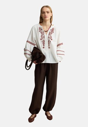 Les Copains, RELAXED FIT JOGGER TROUSERS - Stoffhose - chocolate brown