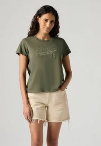 Levi's® GRAPHIC BOXY SINCE - Camiseta estampada - levis since na