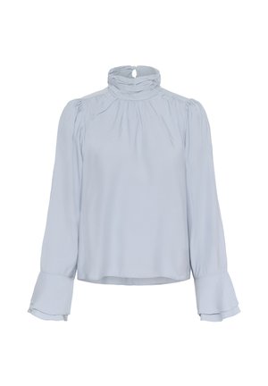 Šviesiai mėlyna ilgaašvė bluzė su aukšta raukšlėta apykakle, išpūstomis pečiukais ir išplėstais rankogaliais su sluoksniuotu audinio detalėmis.