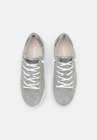 Gabor Trainers - pino/stone