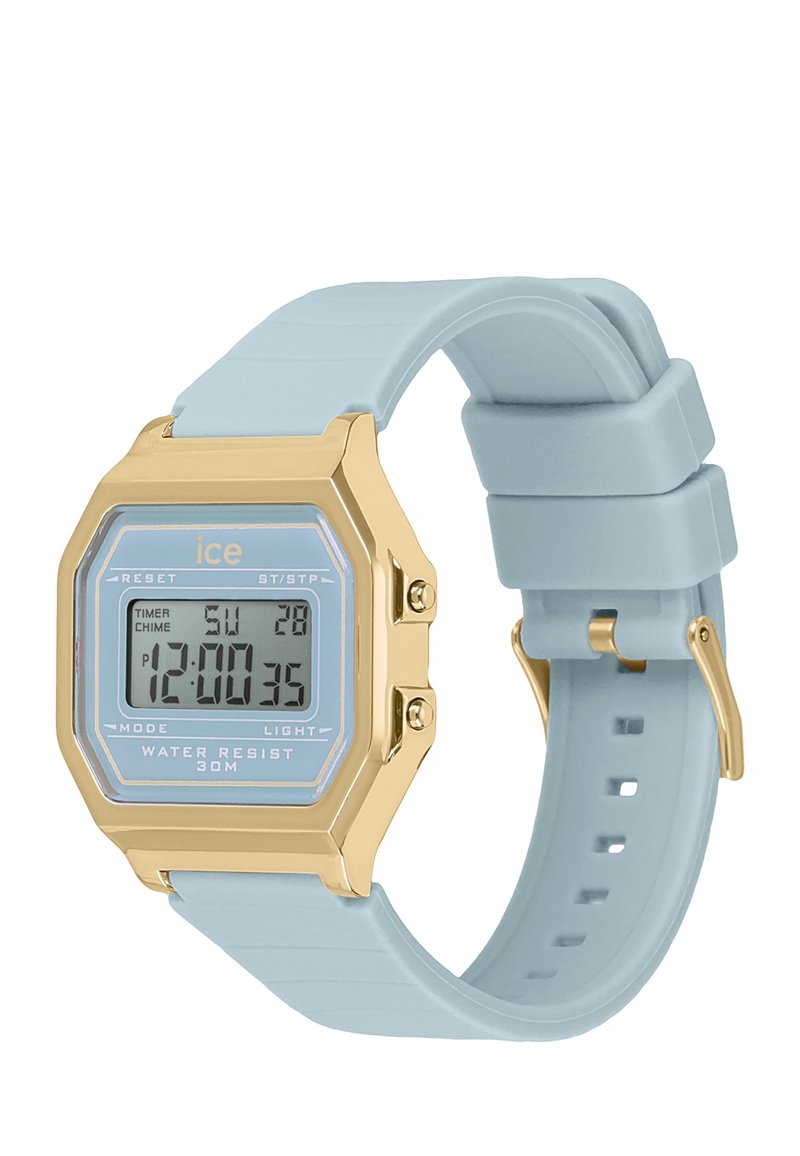 Montre numérique avec un bracelet en silicone bleu clair, un boîtier rectangulaire doré et un affichage LCD clair indiquant l'heure et les réglages.
