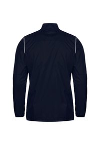 Veste marine avec un col montant, dotée de rayures blanches en accent, de manches longues et d'une texture lisse. La vue de dos présente un design simple sans poches.