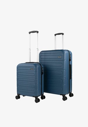 Set de equipaje duro de la Marina con diseño de costillas verticales, manijas telescópicas de aluminio y ruedas negras; incluye dos tamaños.