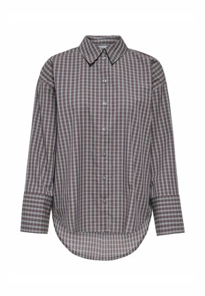 Chemise à manches longues boutonnée avec motif à carreaux gris et bordeaux, col pointu et ourlet incurvé.