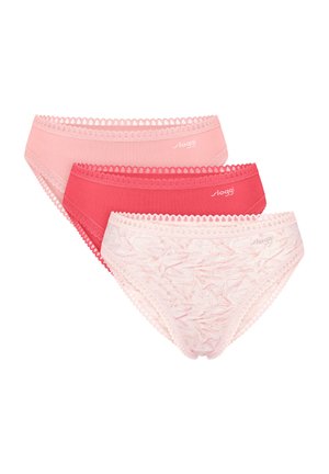 Trzy pary damskich majtek w odcieniach różu i czerwieni. Charakterystyczne elementy to koronka i kwiatowy wzór na przedniej parze.