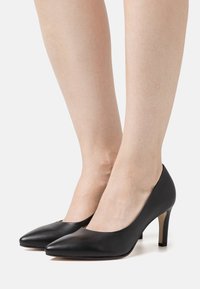 Gabor Pumps - black