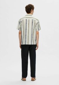 Selected Homme SLHRELAXSUN SHIRT RESORT - Camicia - egret