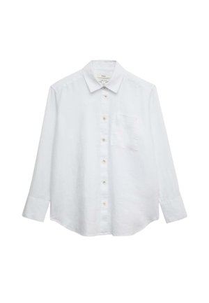 Camisa blanca de manga larga, diseño con botones, confeccionada en lino ligero con un bolsillo en el pecho y un dobladillo ligeramente curvado.