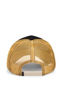 Gorra de malla dorada con la parte superior y trasera en negro. Cuenta con una correa ajustable de plástico y detalles de costura en contraste.