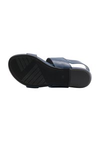 Talpa de sandală din cauciuc negru cu un model texturat. Dispune de o bandă largă de design bleu marin și un toc ușor pentru confort. Mărimea 38 marcată.