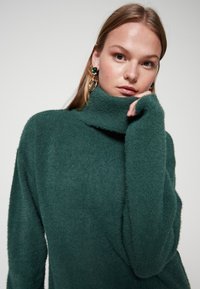 VILA JULI ROLLNECK NOOS - Neule - pineneedle