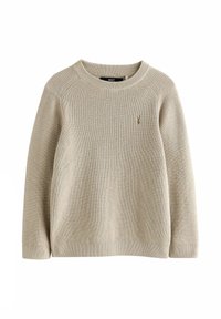 Beige stickad tröja med rund halsringning, raglanärmar och en liten logotyp på bröstet. Texturen verkar mjuk och ribbad.