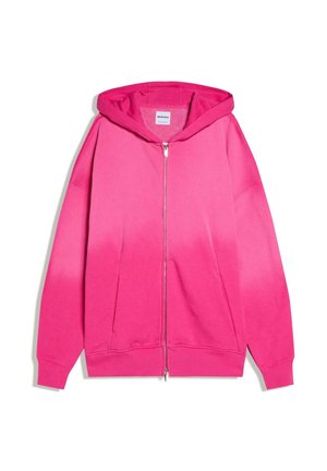 Hanorac roz aprins cu fermoar integral, mâneci lungi, buzunare frontale, manșete și tiv striate, și glugă atașată, afișat pe un fundal alb.