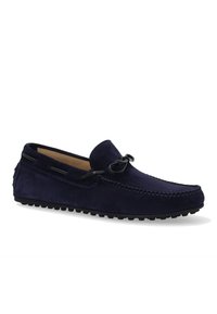 Marineblaues Wildleder-Loafer mit dekorativem schwarzen Stahl, gestickten Details und strukturiertem Gummisohle für besseren Grip. Klassisches Slip-On-Design.
