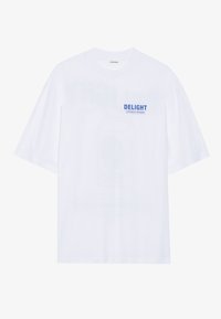 Hvid bomulds t-shirt med korte ærmer, der har blå tekst "DELIGHT" og "A SPLASH OF HAPPINESS" på forsiden. Blødt stof, afslappet pasform.