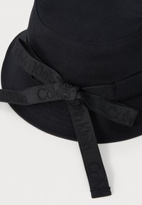 Calvin Klein BACK TIE BUCKET - Hatte - black