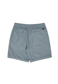 Bermudas de color azul claro, con cintura elástica y un bolsillo en la parte posterior, textura acanalada y una etiqueta de logo en la cintura. Largo corto y corte relajado.