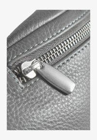 Neizvēlēts, thunder grey