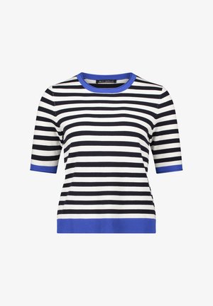 Sweter dzianinowy w paski z czarno-białymi poziomymi paskami, niebieskim żebrowanym kołnierzykiem i mankietami, krótkimi rękawami i dopasowanym krojem.