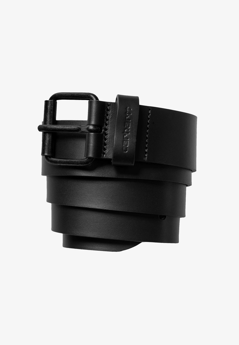 Ceinture en cuir noir avec une finition mate, dotée d'une boucle en métal simple. La sangle est pliée, mettant en avant son design flexible.
