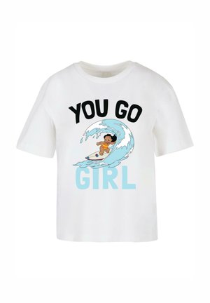 Hvid bomulds t-shirt med et farverigt surf grafik, teksten "YOU GO GIRL" i sort og lyseblå, samt en tegneseriefigur på et surfbræt.