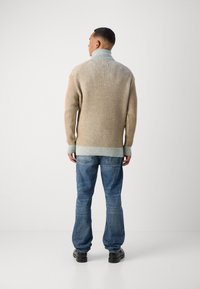 Scotch & Soda ZIP TROYER SWEATER - Pulover - mocha