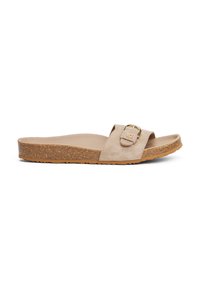 Sandale slide bej din suede cu o curea lată și un accent cu cataramă. Prezintă o talpă din plută texturată și o căptușeală interioară netedă. Profil plat.