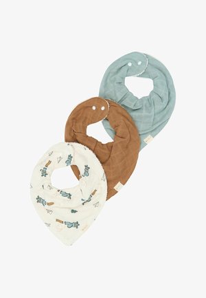 Trois bavoirs bandana en coton doux pour bébé, unis en bleu clair, marron uni, et blanc avec des imprimés d’avions bleus et de planeurs en papier, chacun doté de fermetures à pression.