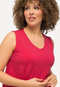 Ulla Popken ÄRMELLOS - Top - dark pink