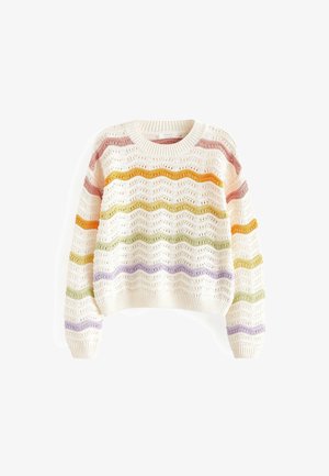 Pull en maille crème avec motif ajouré et rayures horizontales ondulées en rose, orange, jaune, vert et violet sur les manches et le corps.