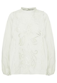 Langärmlige cremefarbene Bluse mit hohem Kragen, elastischen Bündchen und floralem Cut-out-Stickmuster auf der Vorderseite.