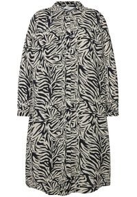 Knopfverschluss-Kleid aus leichtem Stoff, mit einem schwarz-weißen Zebra-Blatt-Muster, langen Ärmeln und einem klassischen Kragendesign.