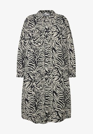 Knopjesjurk van lichtgewicht stof, met een zwart-wit zebra blad patroon, lange mouwen en een klassiek kraagontwerp.