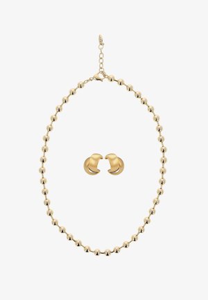 Arany tónusú ékszerszett, amely gyöngyös nyakláncot tartalmaz homárkapoccsal és hozzáillő, holdsarló alakú fülbevalókat. Sima, tükröződő felület.