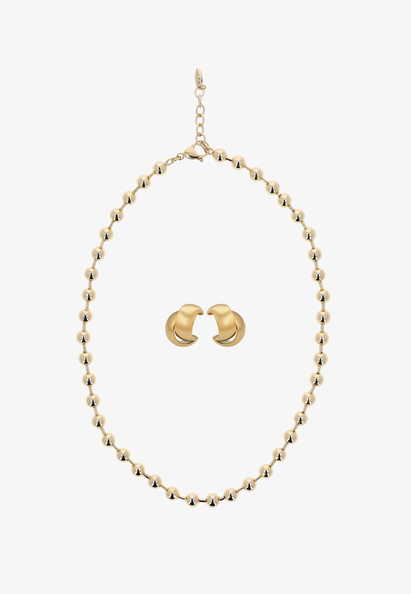 Smykkesæt i gylden tone med en perlekæde med hummerlås og matchende øreringe i halvmåneform. Glat, reflekterende overflade.