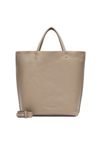 Beżowa skórzana torba na ramię z teksturowaną powierzchnią, płaskimi uchwytami i regulowanym paskiem. Charakteryzuje się minimalistycznym designem z subtelnym logo u podstawy.