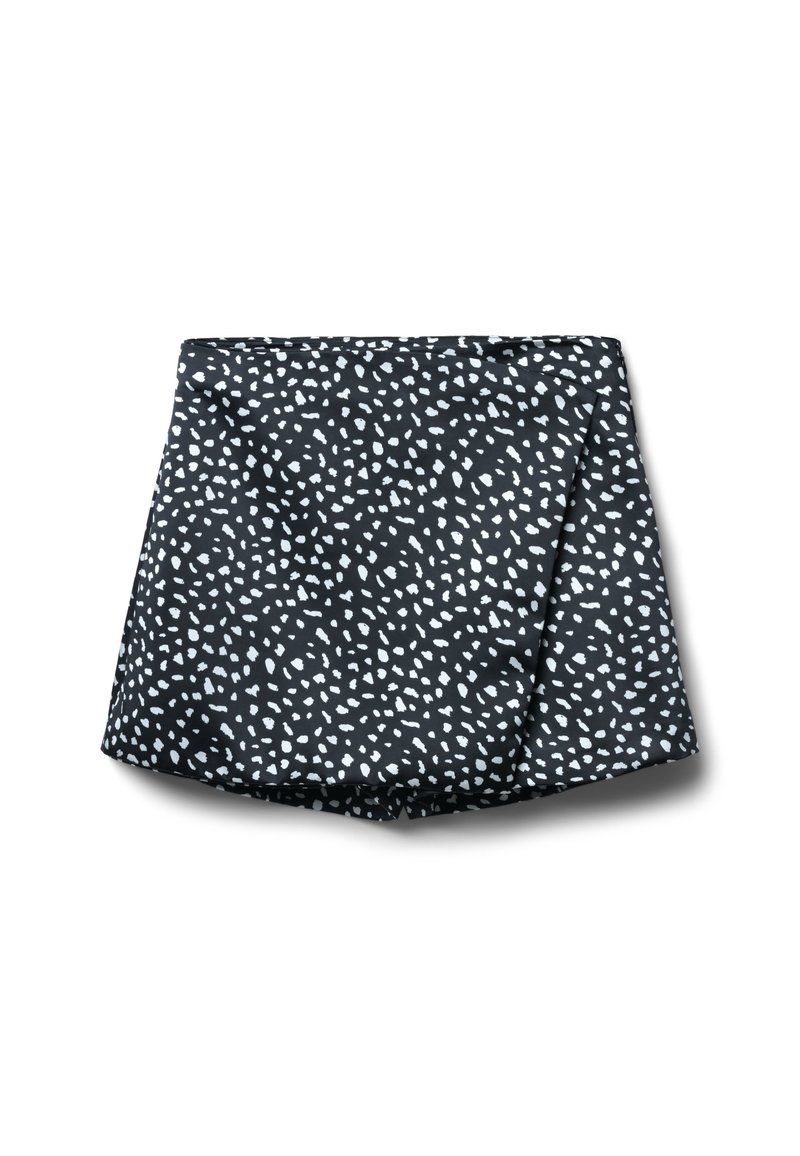 Pantaloni corti neri con un motivo a puntini bianchi irregolari, realizzati in tessuto liscio, con un design piegato e bordi netti.