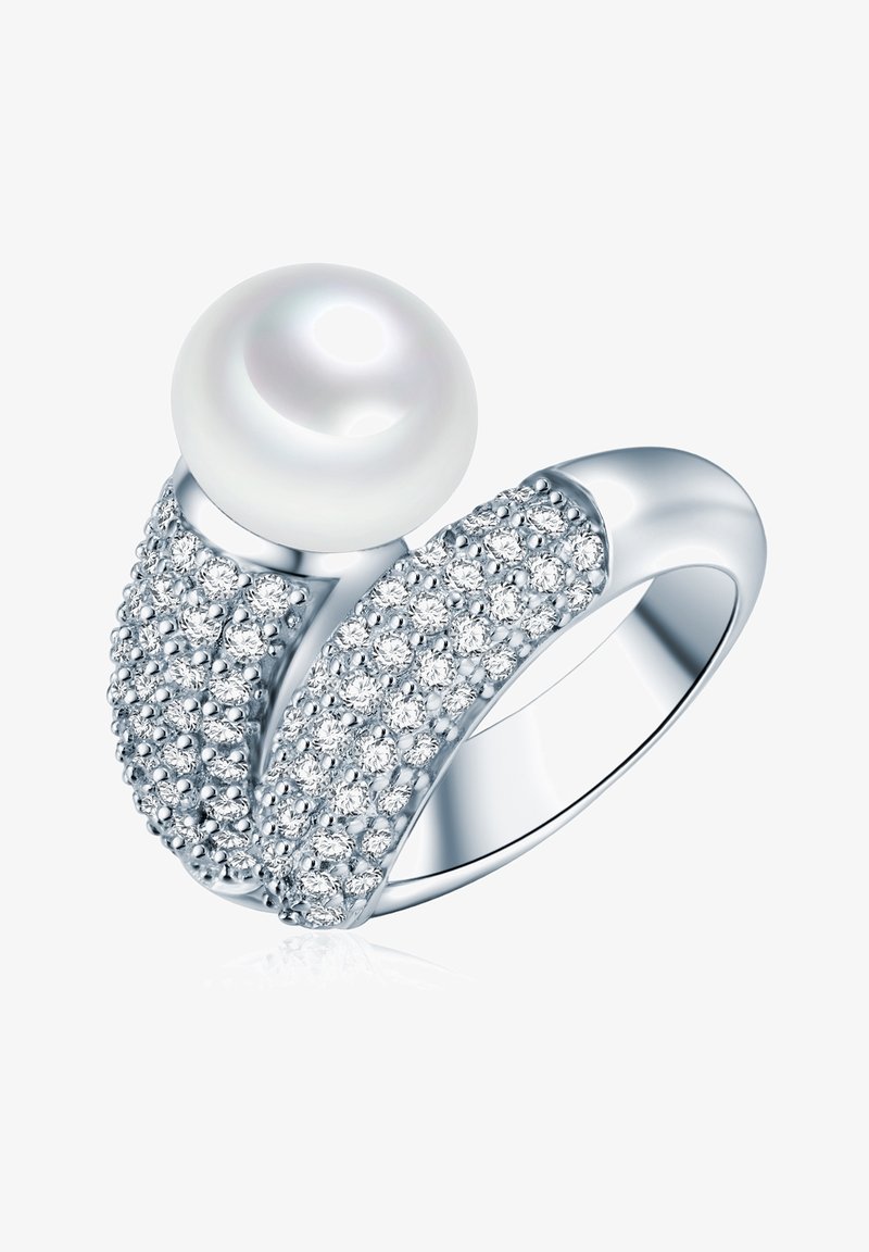 Sudraba gredzens ar lielu baltu pērli un joslu, kas izrotāta ar mazām mirdzošām akmens, ar izliektu, teksturētu dizainu.