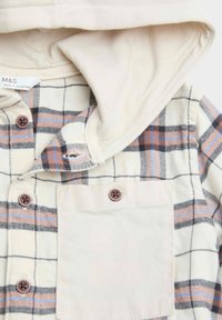 Flanellen shirt met een crèmekleurige capuchon, voorzien van een geruit patroon in beige, bruin en blauw. Inclusief bruine knopen en een borstzak.