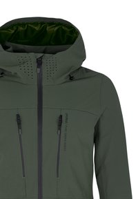 Grüne wasserdichte Jacke mit hohem Kragen, mit Reißverschlüssen versehenen Taschen und perforierten Details. Verfügt über schwarze Beschläge und ein schlankes Design.