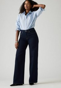 Levi's® 318™ SHAPING WIDE LEG - Flared-farkut - tall glass of water-0009