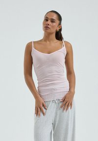 Seleccionado, pale rose