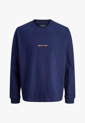 Námornícky bavlnený tričko s dlhým rukávom a okrúhlym výstrihom, na hrudi s vyšitým nápisom "Originals Studio" v kontrastnej farbe.