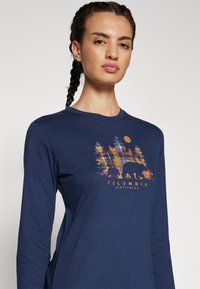 Columbia HIDDEN HAVEN™ LS TEE - Ilgarankovis viršutinės dalies drabužis - collegiate navy/treehome plaid