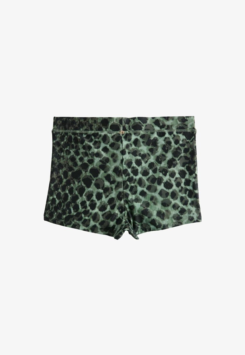 Short de bain imprimé léopard vert, confectionné dans un tissu extensible et lisse avec une large ceinture et une coupe courte, présentant un détail zip au dos.