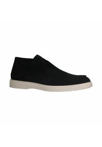 Schwarze Wildleder-Slipper mit einer runden Zehenform und minimalen Nähten, ausgestattet mit einer weißen Gummisohle. Glatte Textur und elegantes Design.